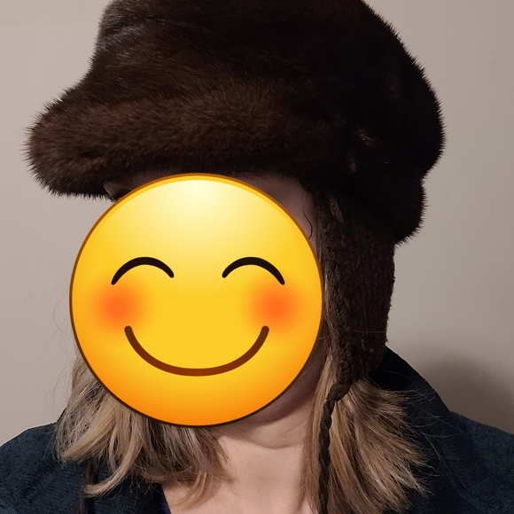 Fur hat - Picture 3 of 11